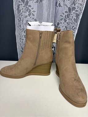 Women's Beige Block Heel Sandal - Size 9